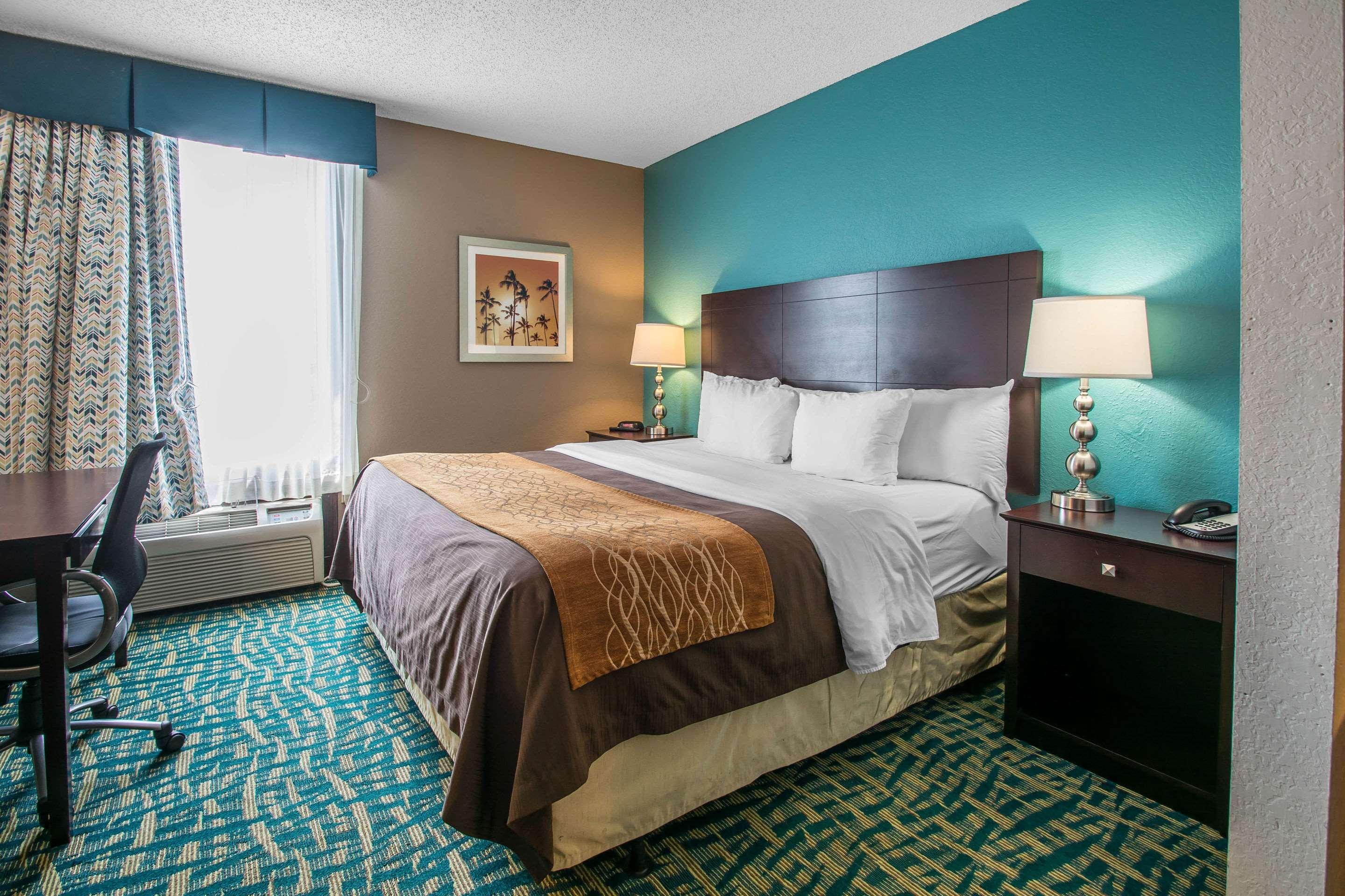 Comfort & Lauderdale West Turnpike Hotel Lauderdale Lakes
