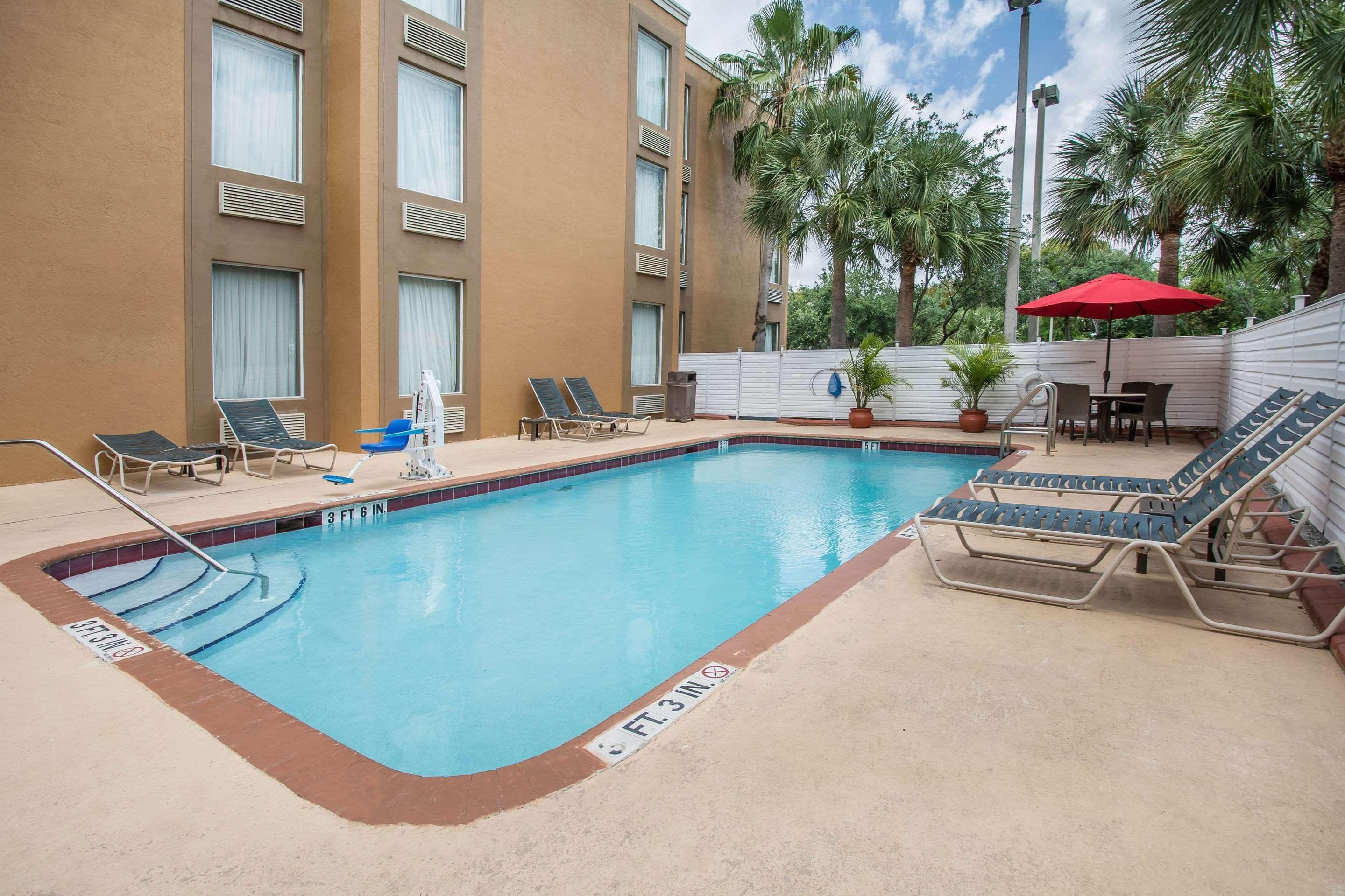 Comfort & Lauderdale West Turnpike Hotel Lauderdale Lakes