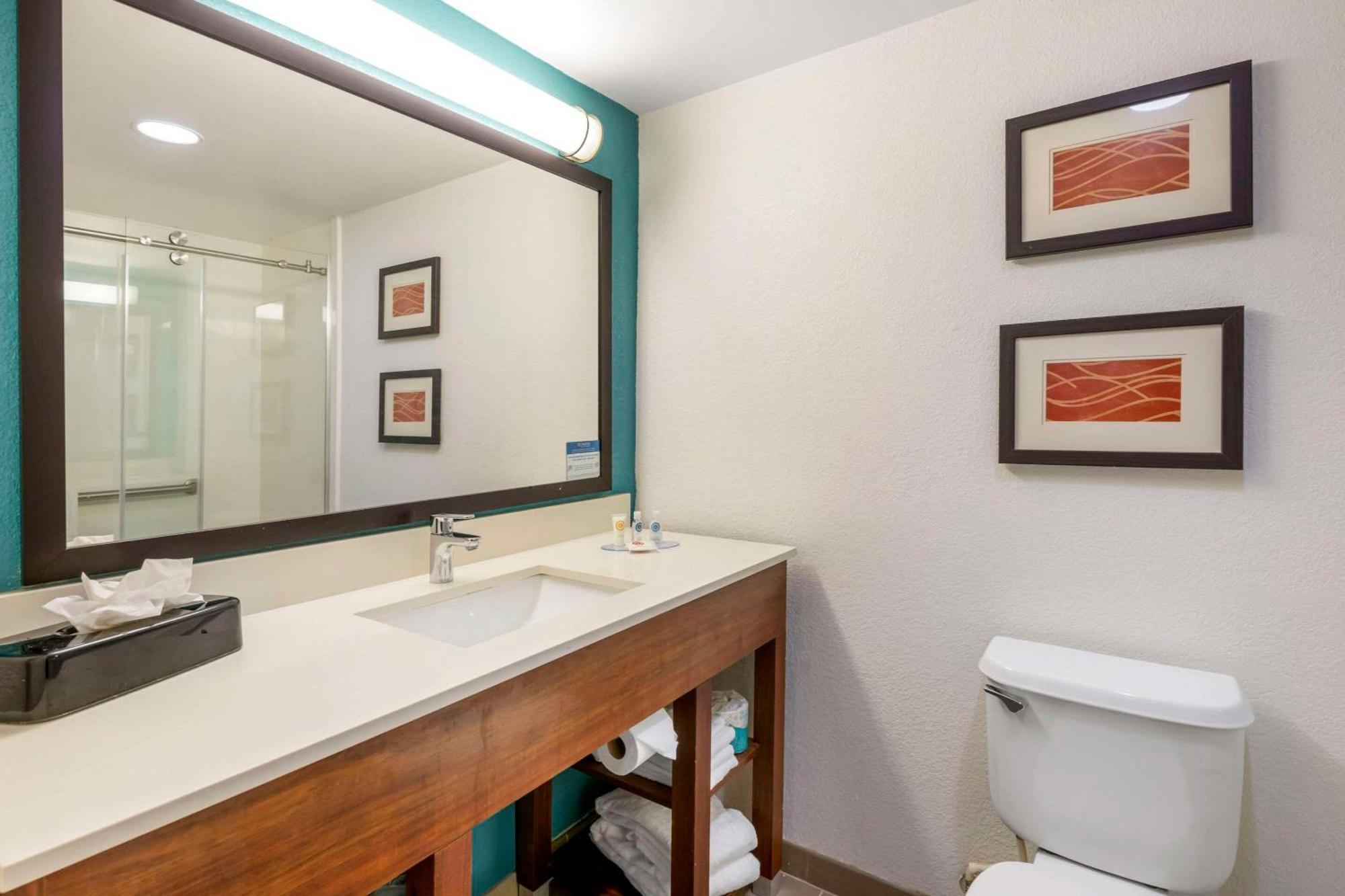 Comfort & Lauderdale West Turnpike Lauderdale Lakes